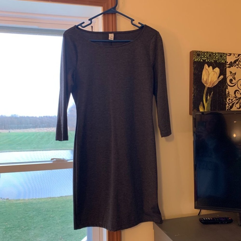 Gray Old Navy long sleeved fitted dress